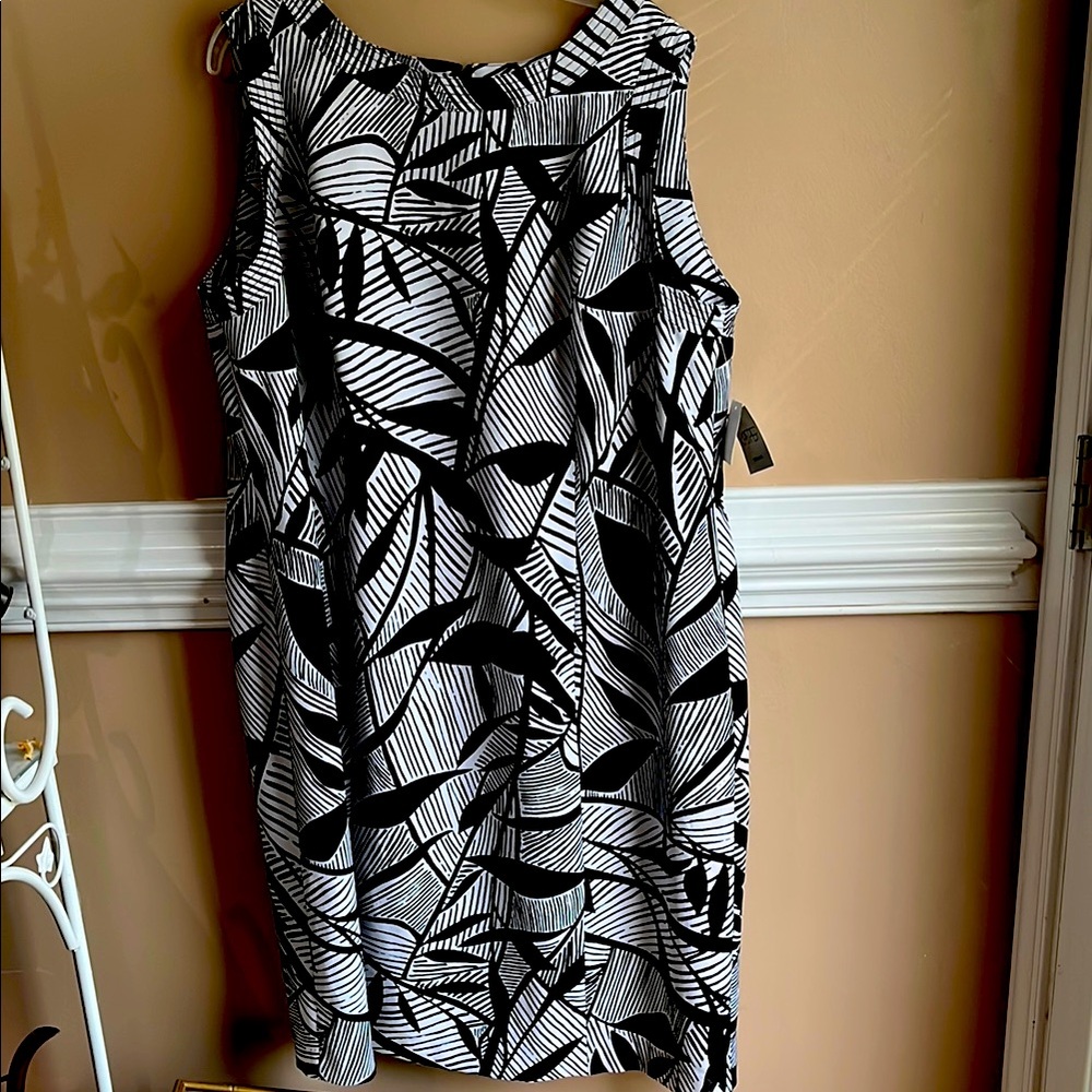 Kasper Monochrome Geometric Pattern Dress